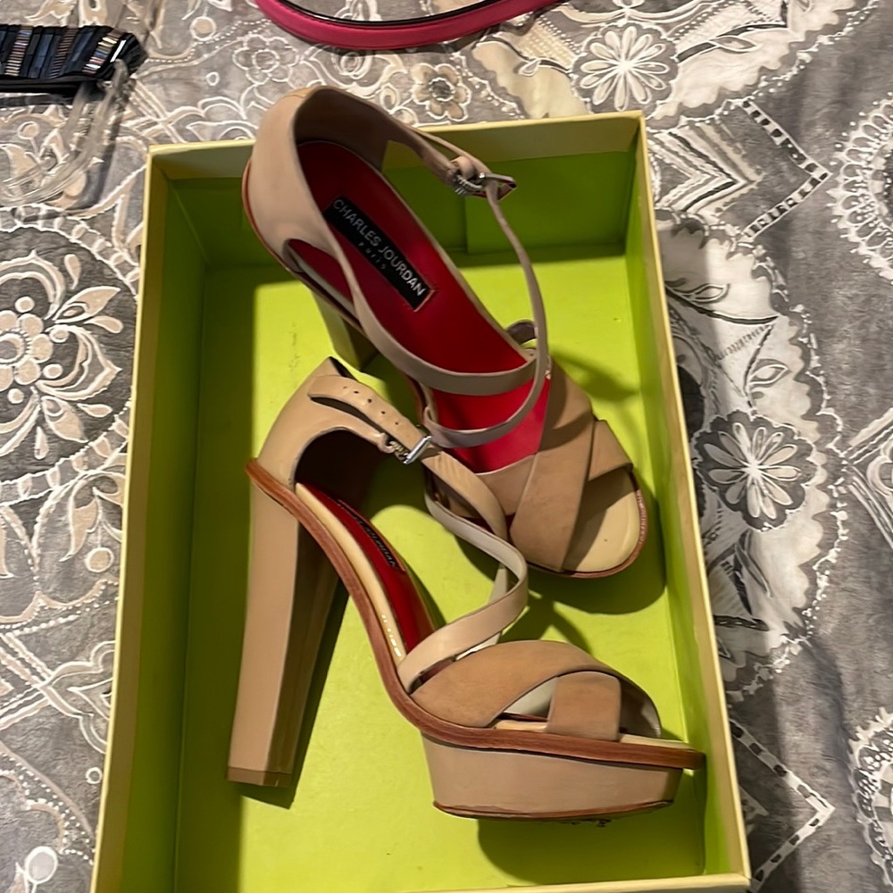 Charles Jourdan Platform HEELS sz 7